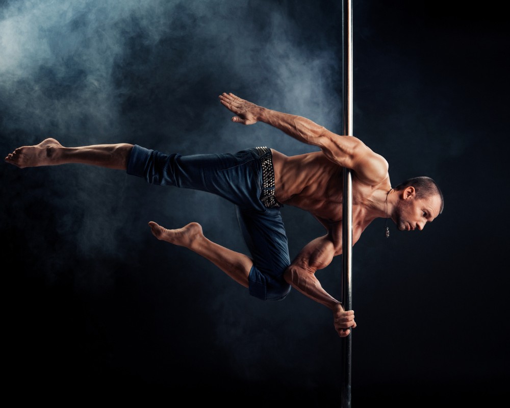 Pole dance là gì? TOP 5+ lợi ích của Pole dance