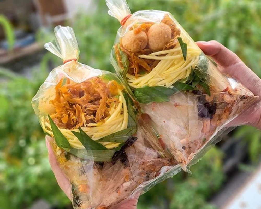 Bánh tráng trộn bao nhiêu calo?